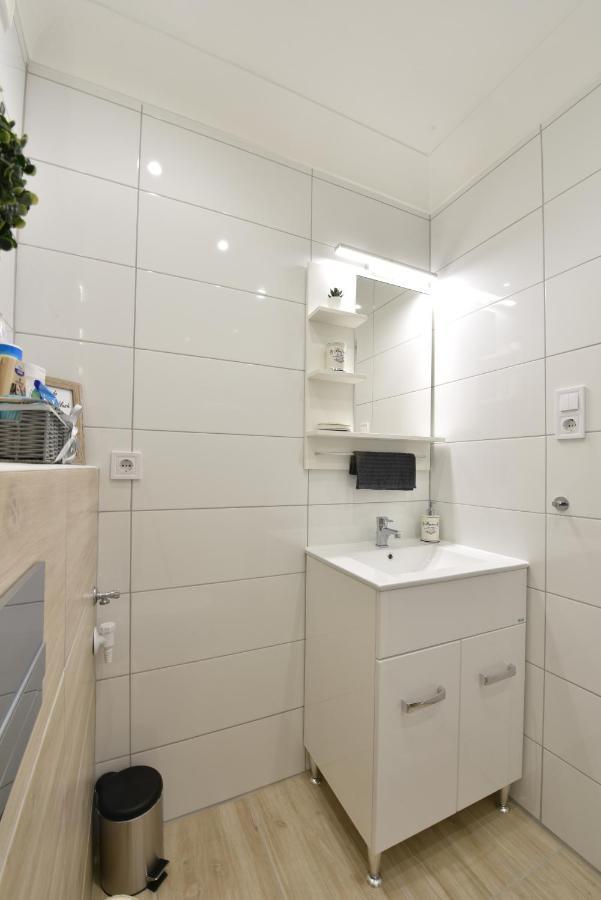 Kiralykut 1 Apartman - Ingyen Parkolas, Bicajok, Ac Székesfehérvár Zewnętrze zdjęcie